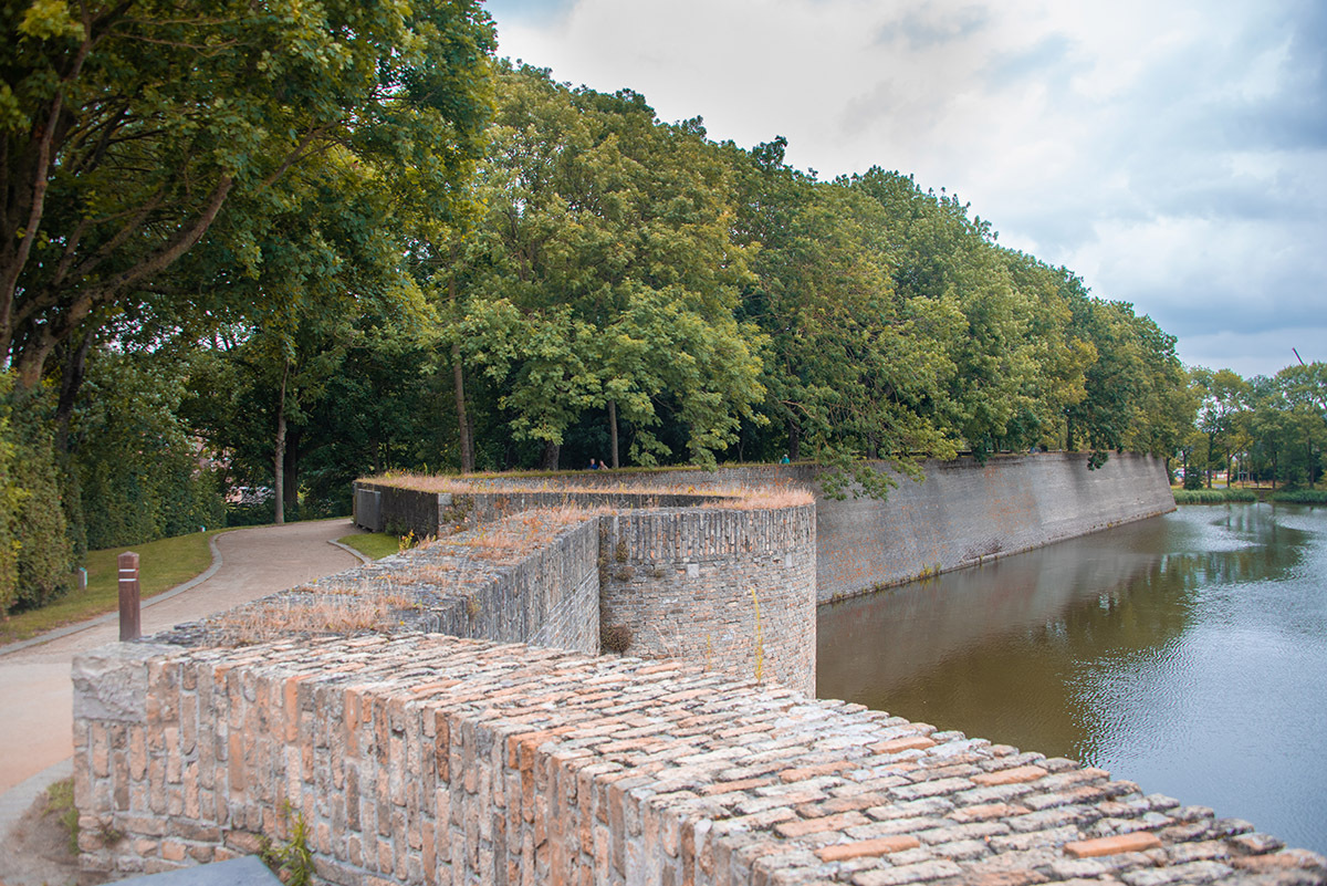 Zicht op de vestingen in Ieper