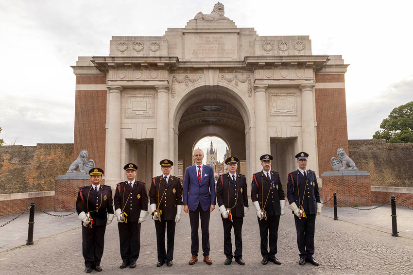 Klaroeners aan de Menenpoort